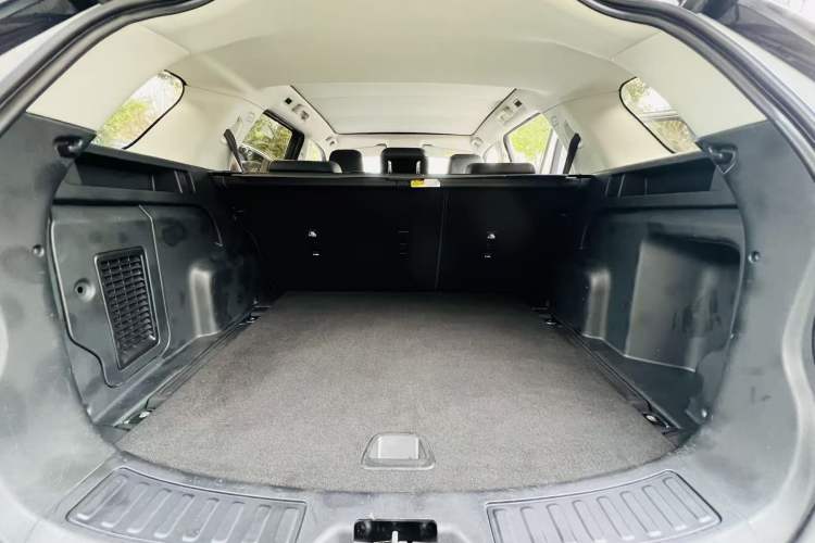 Used Land Rover Discovery Sport 2019 240 PS PURE Edition China VI Standard
