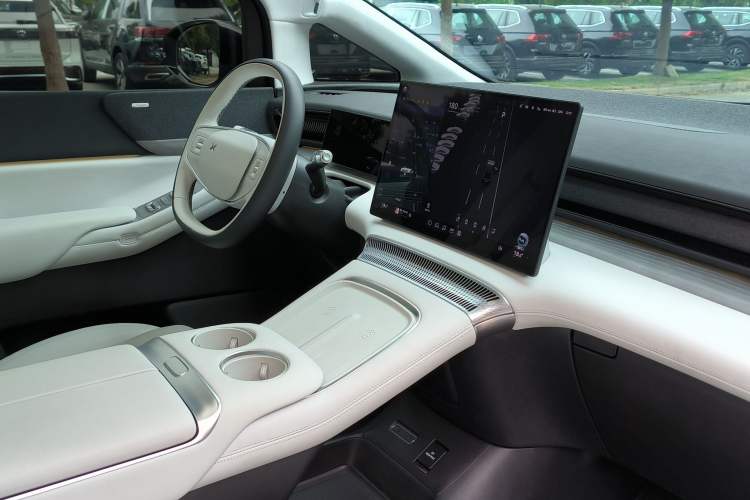 Used XPeng X9 2024 702 Ultra-Long Range Pro
