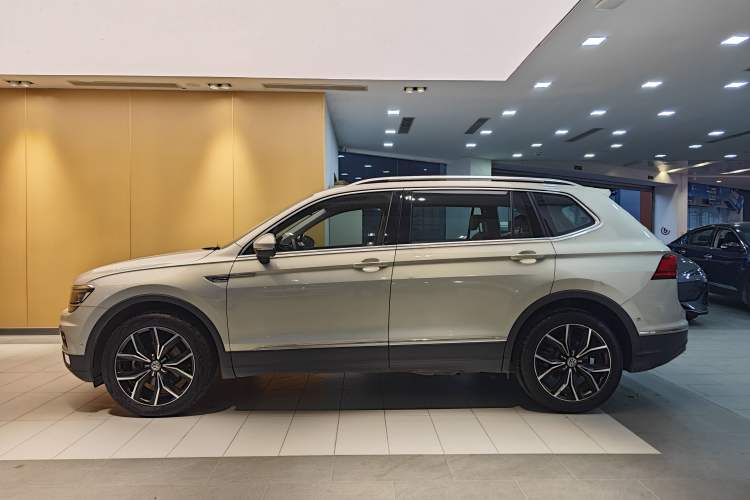 Used Volkswagen Tiguan L 2017 330TSI Automatic Two-Wheel Drive Flagship Edition
