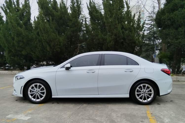 Used Mercedes-Benz A-Class 2021 A 200 L Sport Sedan Fashion Model
