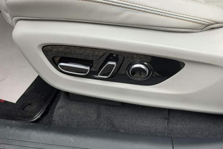 Used GAC Trumpchi GS8 2022 Linghang Series 2.0 TGDI Two-Wheel-Drive Luxury Smart Connectivity Version (7 Seats)