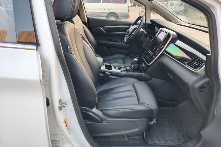 Used BYD Song MAX 2018 1.5T Automatic Smart Connect Elite Model with 6 Seats
