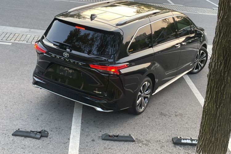 Used Toyota Granvia 2022 2.5L Hybrid Prestige Edition