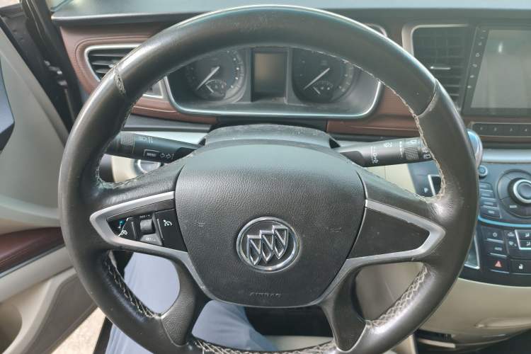 Used Buick GL8 2015 2.4L Luxury Business Premium Edition
