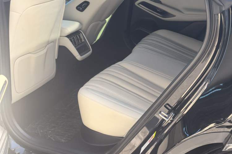 Used BYD Song L EV 2024 662 km Excellence Version
