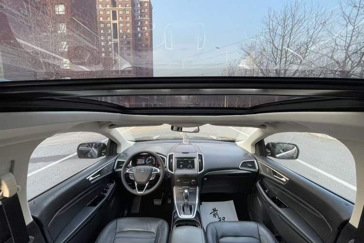 Used Ford Edge 2015 2.0T GTDi Two-Wheel-Drive High-Line Version
