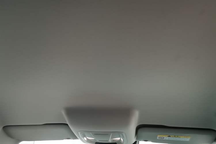 Used ORA Good Cat 2023 401 km Standard Range Luxury Version Lithium Iron Phosphate
