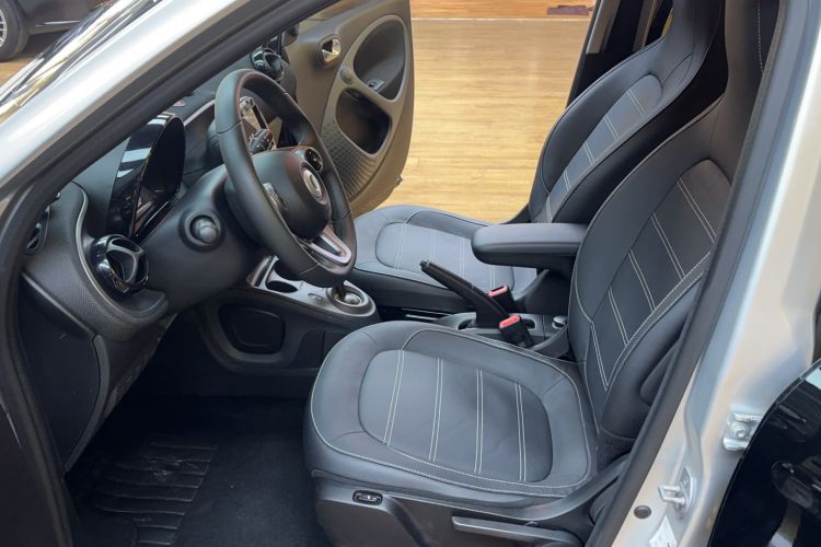 Used  forfour 2016 0.9T 66 kW Pioneer Edition