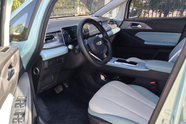 Used Geometry E Firefly 2024 301km Starlight
