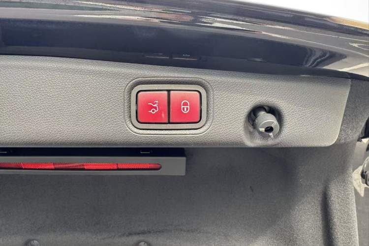 Used Mercedes-Benz E-Class 2022 Updated E 300 L Luxury Edition
