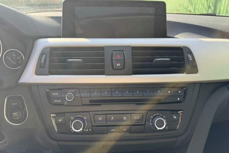 Used BMW 3 Series 2015 316Li Fashion Model
