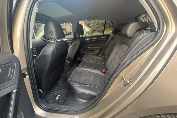 Used Volkswagen Golf 2018 230TSI Automatic Luxury Version
