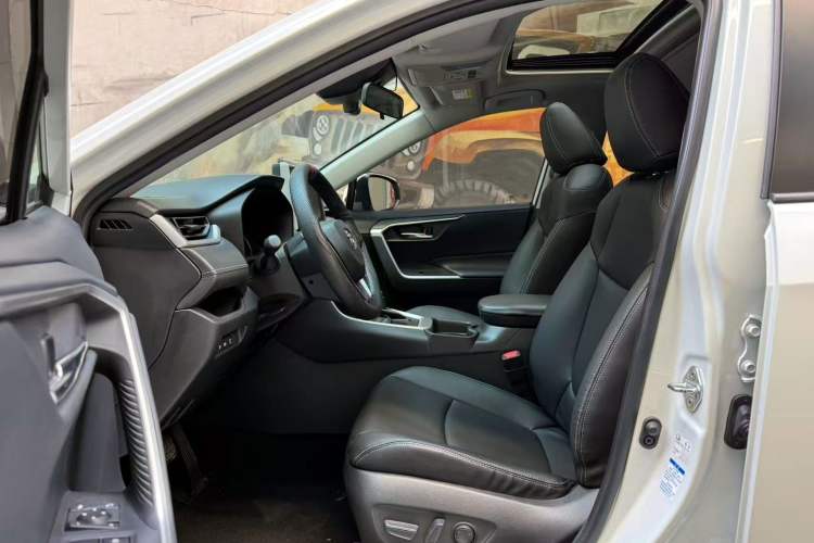 Used Toyota RAV4 2020 2.0L CVT 4x4 Trend Edition
