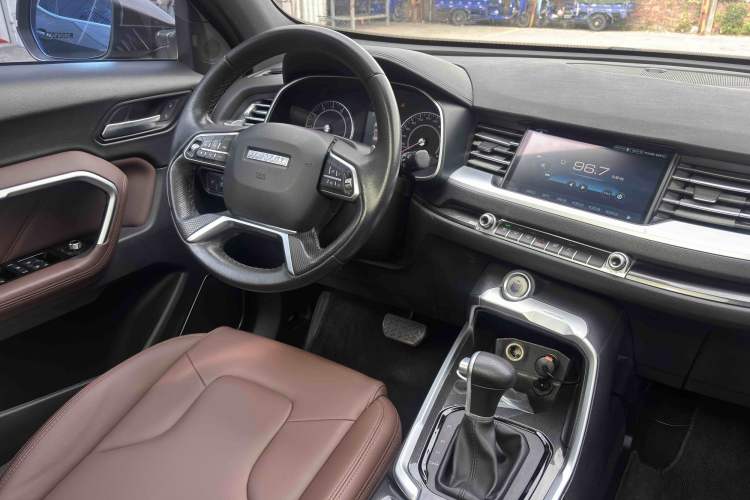 Used Haval H6 2017 Blue Label 1.5T Automatic Two-Wheel Drive ZhiShang Model
