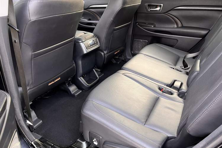 Used Toyota Highlander 2015 2.0T Four-Wheel Drive Luxury Edition 7-Seater
