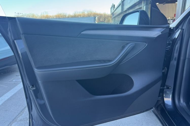 Used Tesla Model Y 2024 Rear-Wheel-Drive Version
