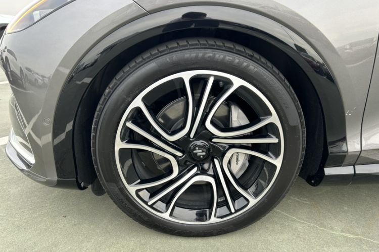 Used  LS7 2023 100kWh Lux All-Wheel-Drive Version
