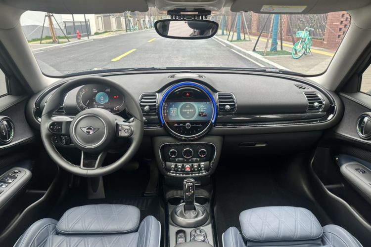 Used  Clubman 2022 1.5T COOPER Connoisseur
