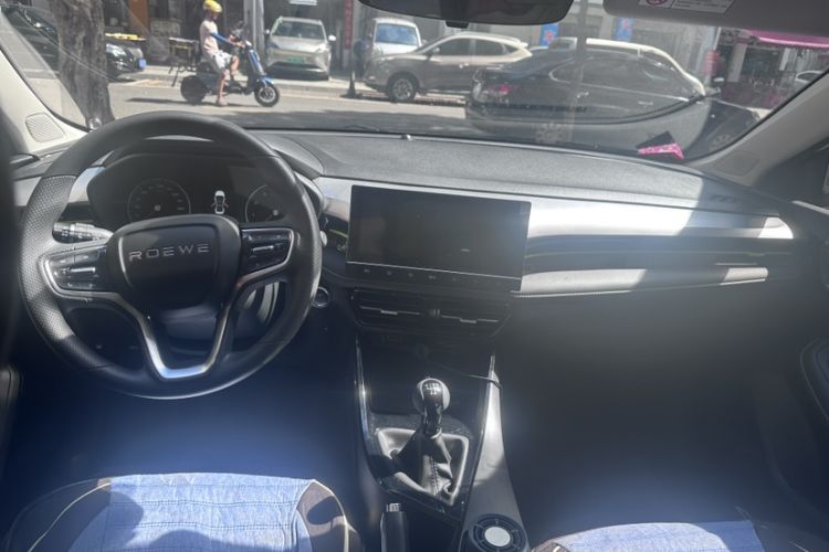 Used Roewe i5 2021 1.5L Manual Platinum Edition
