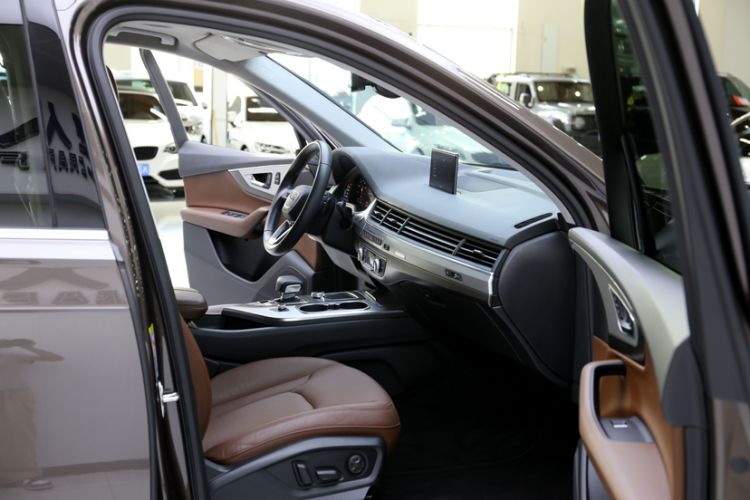 Used Audi Q7 2018 40 TFSI Comfort Model
