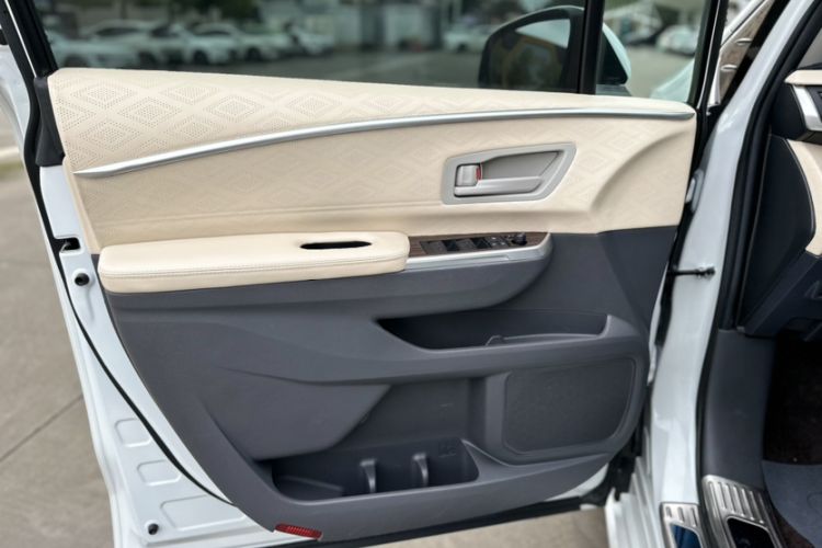 Used Toyota Sienna 2023 2.5L Hybrid Comfort Edition
