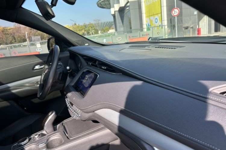 Used Cadillac XT4 2020 28T Two-Wheel-Drive Leading Version
