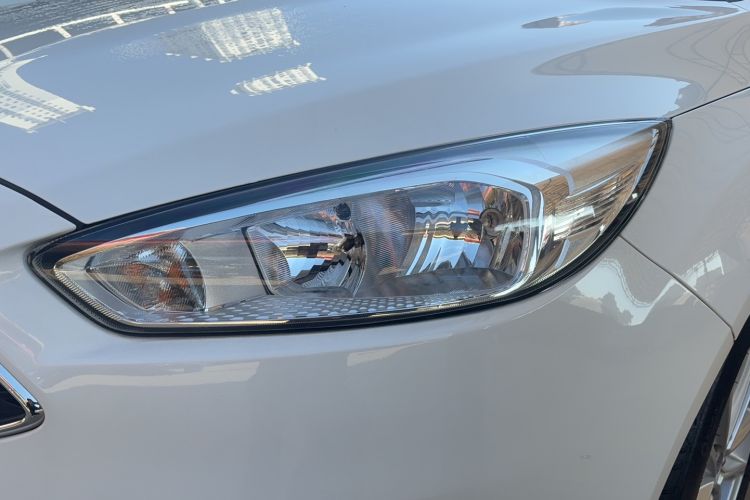 Used Ford Focus 2018 Hatchback Classic 1.6L Automatic Trendy SmartDrive Edition
