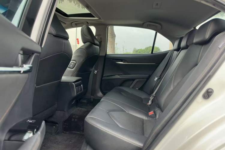 Used Toyota Camry 2019 Revised Version 2.0G Luxury Edition
