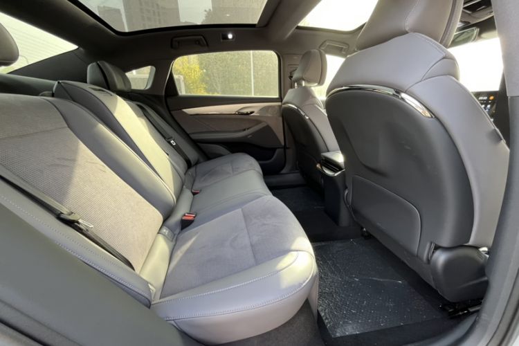 Used VOYAH PASSION 2024 PHEV Four-Wheel Drive Ultra-Long Range Flagship Model
