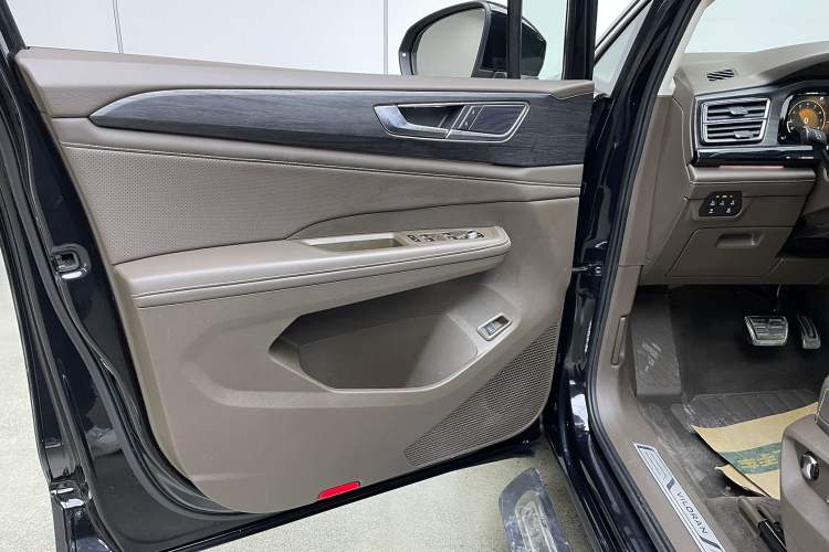 Used Volkswagen Viloran 2023 380TSI Luxury Edition
