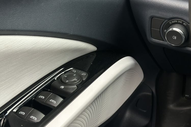 Used Buick Velite 6 2019 Connected Fashion Model
