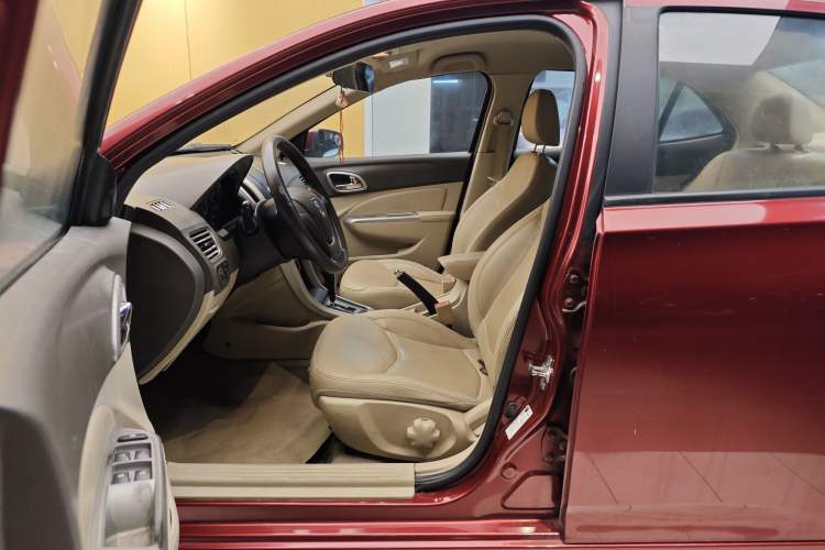 Used Baojun 630 2014 1.5L automatic comfort version
