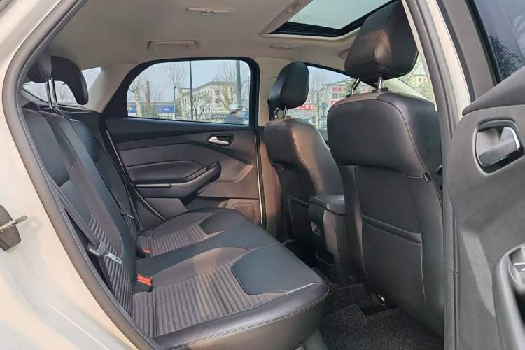 Used Ford Focus 2017 Hatchback 1.6L Automatic Fashion Edition Smart Drive Version
