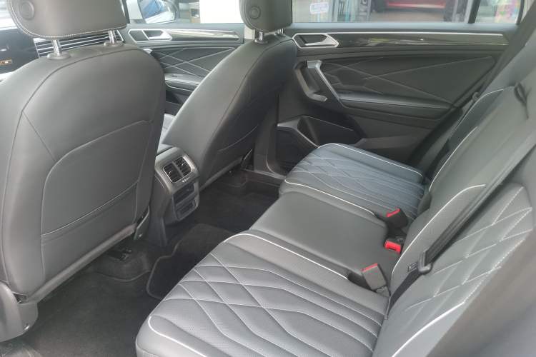 Used Volkswagen Tiguan L 2024 300TSI Automatic Two-Wheel Drive Smart Edition
