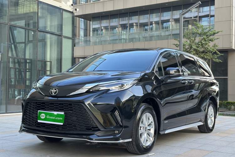 Used Toyota Granvia 2024 2.5L Hybrid Comfort Edition
