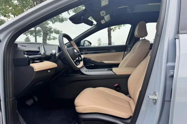 Used  L6 2024 125km Creative Edition
