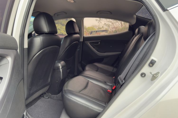 Used Hyundai Elantra 2016 1.6L Automatic Smart Version
