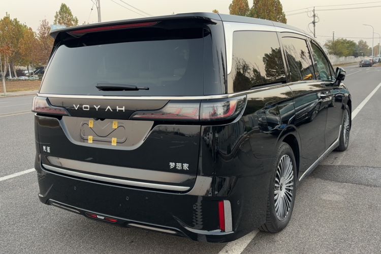 Used VOYAH Dream 2025 PHEV Four-Wheel-Drive Flagship Kunpeng Edition
