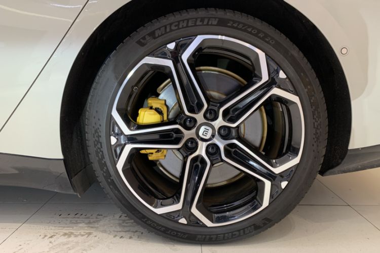 Used  SU7 2024 Rear-Drive Long-Range Intelligent Driving Version
