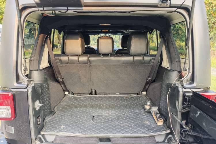 Used  Wrangler 2015 3.6L Rubicon Four-Door Comfort Edition