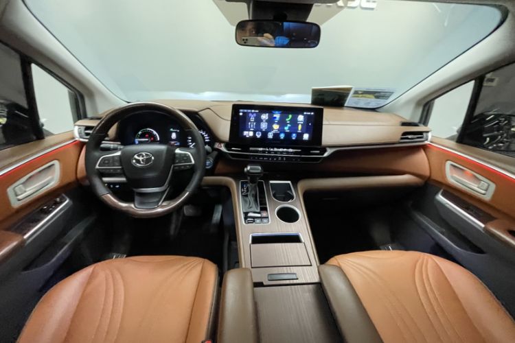 Used Toyota Granvia 2023 2.5L Hybrid Comfort Edition
