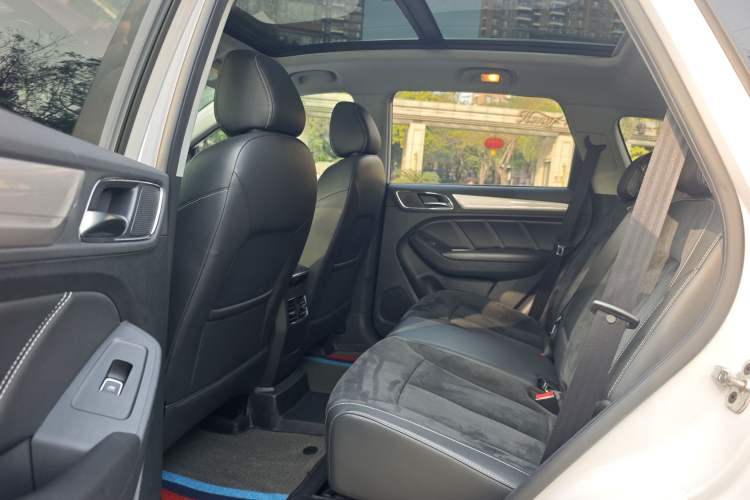 Used Roewe RX5 New Energy 2017 eRX5 50T Hybrid Connected Prestige Flagship Edition
