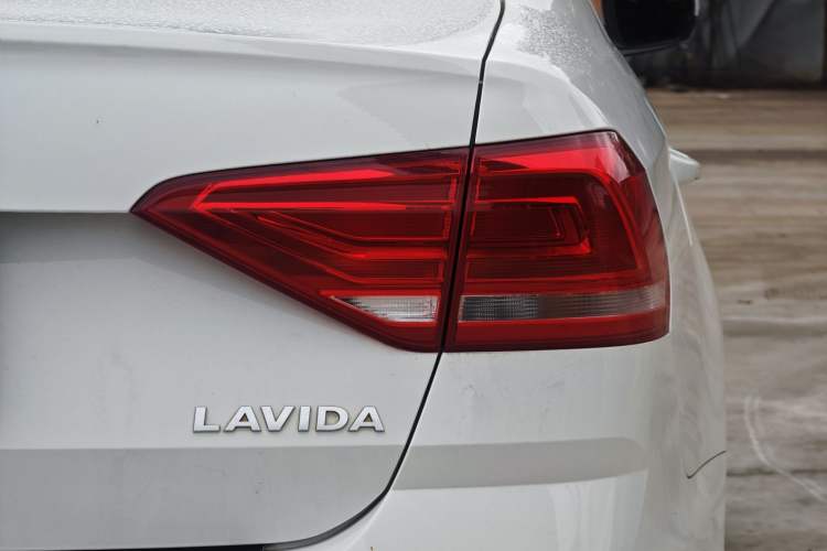 Used Volkswagen Lavida 2018 Classic 1.5L Automatic Fashion Edition China VI Standard
