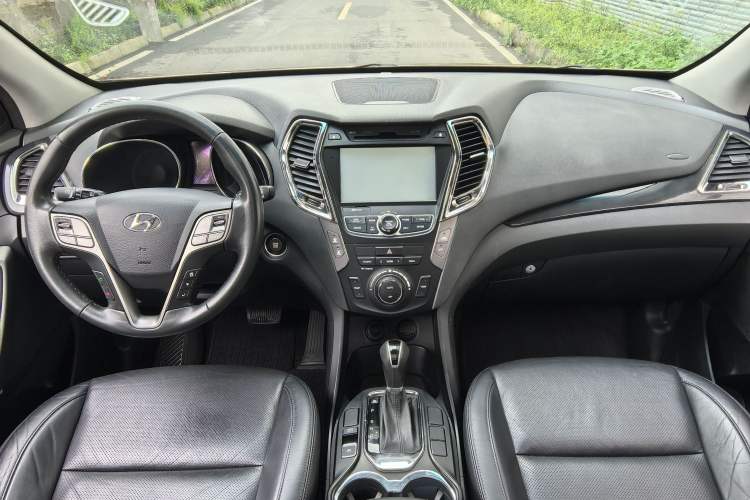 Used Hyundai Santa Fe 2015 2.0T Automatic Two-Wheel Drive Smart Version 5 Seats
