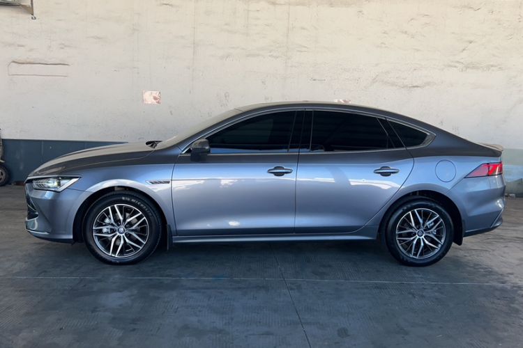 Used BYD Qin PLUS 2021 DM-i 120KM Flagship Model
