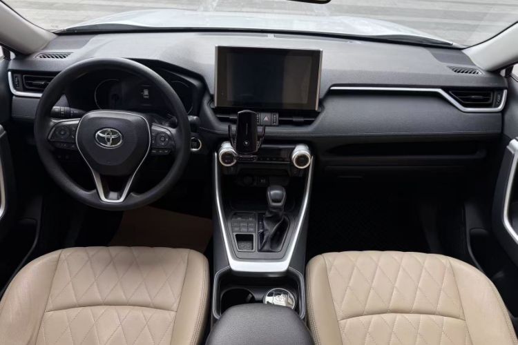 Used Toyota RAV4 2022 2.0L CVT 4x4 Fashion Edition
