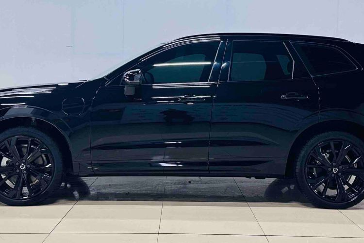 Used Volvo XC60 New Energy 2025 Plug-in Hybrid Long-Range All-Wheel Drive Zhiyuan Extreme Night Black Edition
