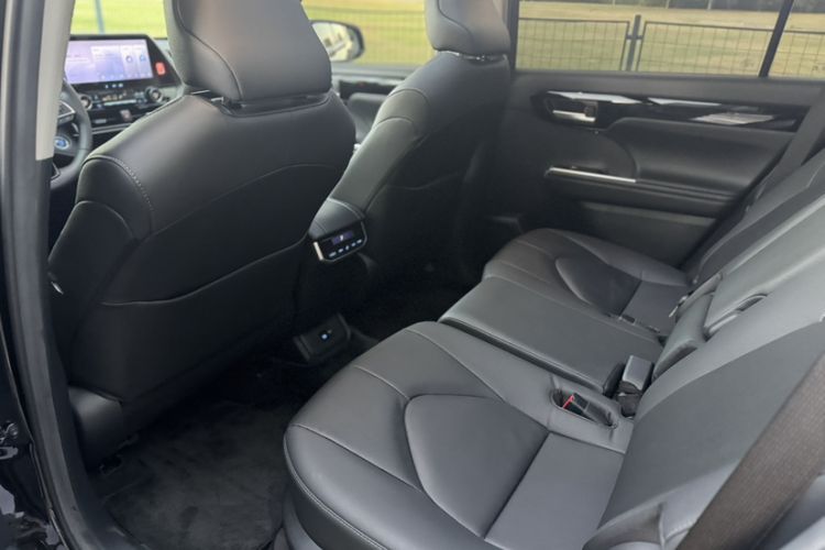 Used Toyota Highlander 2022 Dual-Engine 2.5L Four-Wheel Drive Prestige Version 7 Seats
