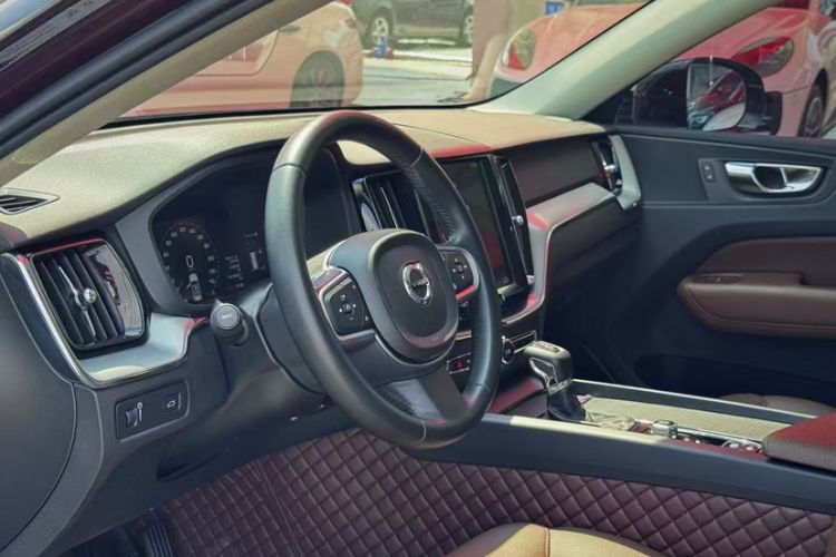 Used Volvo XC60 2019 T5 4x4 Smart Edition China V Standard
