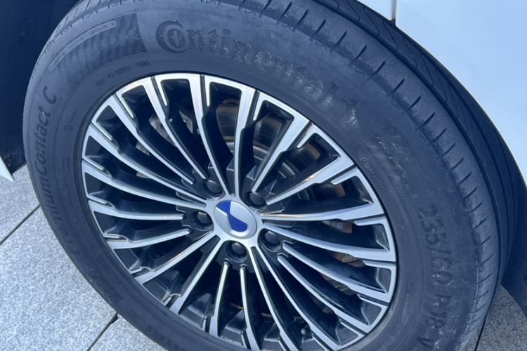 Used Denza D9 2022 DM-i 1040 Prestige Model